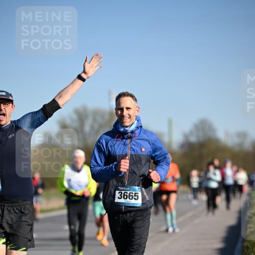 06.04.2025 - 44. Internationalen Wilhelmsburger Insellauf Dr. Thomas Lammeyer http://msf.ph/oto/7558333 06.04.2025 09:34:31 Laufen 3665 meine-sportfotos.de