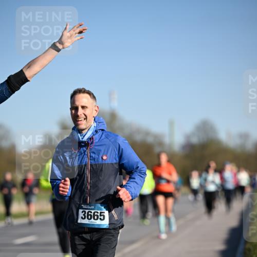 06.04.2025 - 44. Internationalen Wilhelmsburger Insellauf Dr. Thomas Lammeyer http://msf.ph/oto/7558344 06.04.2025 09:34:31 Laufen 3665 meine-sportfotos.de