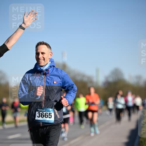 06.04.2025 - 44. Internationalen Wilhelmsburger Insellauf Dr. Thomas Lammeyer http://msf.ph/oto/7558347 06.04.2025 09:34:31 Laufen 3665 meine-sportfotos.de