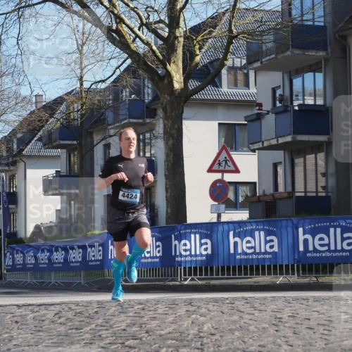 06.04.2025 - 44. Internationalen Wilhelmsburger Insellauf Luisa Fischer http://msf.ph/oto/7558387 06.04.2025 10:24:04 Ziel 4424 meine-sportfotos.de