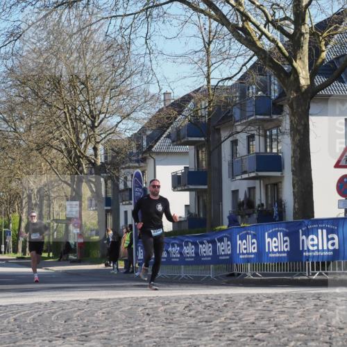 06.04.2025 - 44. Internationalen Wilhelmsburger Insellauf Luisa Fischer http://msf.ph/oto/7558507 06.04.2025 10:24:40 Ziel 3341, 3317 meine-sportfotos.de