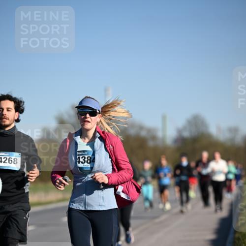 06.04.2025 - 44. Internationalen Wilhelmsburger Insellauf Dr. Thomas Lammeyer http://msf.ph/oto/7558605 06.04.2025 09:34:45 Laufen 4268, 4384 meine-sportfotos.de