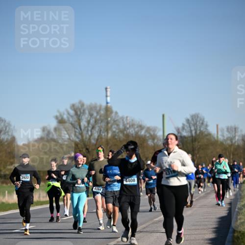 06.04.2025 - 44. Internationalen Wilhelmsburger Insellauf Dr. Thomas Lammeyer http://msf.ph/oto/7558747 06.04.2025 09:34:51 Laufen 3922, 4217, 4184, 3682, 4408, 431, 4143 meine-sportfotos.de