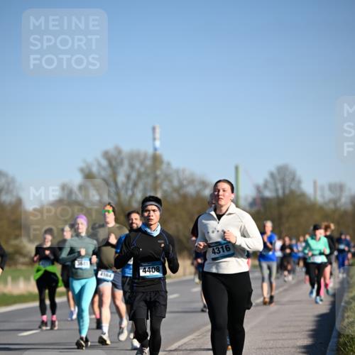 06.04.2025 - 44. Internationalen Wilhelmsburger Insellauf Dr. Thomas Lammeyer http://msf.ph/oto/7558775 06.04.2025 09:34:53 Laufen 3681, 4184, 4408, 4316 meine-sportfotos.de