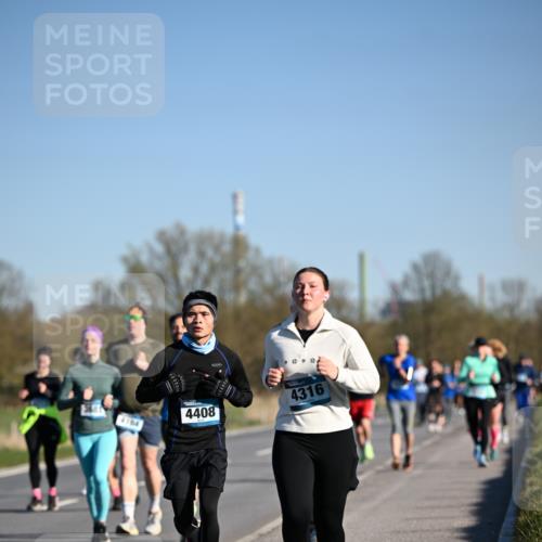 06.04.2025 - 44. Internationalen Wilhelmsburger Insellauf Dr. Thomas Lammeyer http://msf.ph/oto/7558796 06.04.2025 09:34:53 Laufen 4104, 4408, 4316 meine-sportfotos.de