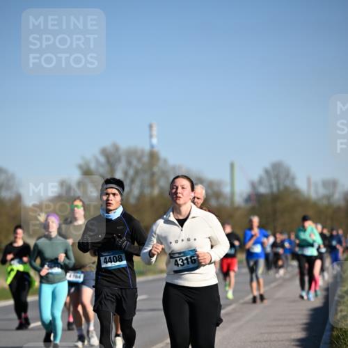 06.04.2025 - 44. Internationalen Wilhelmsburger Insellauf Dr. Thomas Lammeyer http://msf.ph/oto/7558807 06.04.2025 09:34:54 Laufen 4704, 4408, 4316 meine-sportfotos.de
