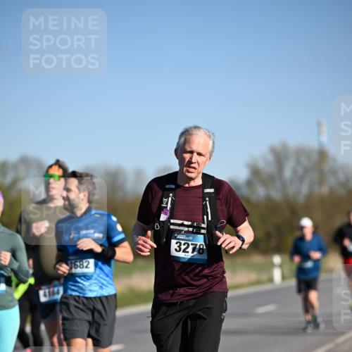 06.04.2025 - 44. Internationalen Wilhelmsburger Insellauf Dr. Thomas Lammeyer http://msf.ph/oto/7558870 06.04.2025 09:34:57 Laufen 3682, 0, 3278 meine-sportfotos.de