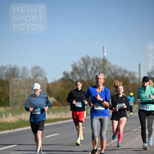 06.04.2025 - 44. Internationalen Wilhelmsburger Insellauf Dr. Thomas Lammeyer http://msf.ph/oto/7558945 06.04.2025 09:35:01 Laufen 4254, 3073, 426, 3981, 4143 meine-sportfotos.de