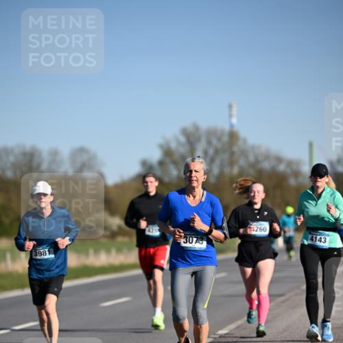 06.04.2025 - 44. Internationalen Wilhelmsburger Insellauf Dr. Thomas Lammeyer http://msf.ph/oto/7558961 06.04.2025 09:35:02 Laufen 3073, 3981, 260, 4143 meine-sportfotos.de