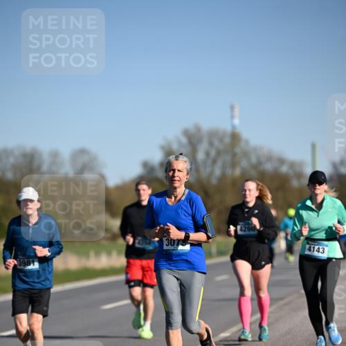 06.04.2025 - 44. Internationalen Wilhelmsburger Insellauf Dr. Thomas Lammeyer http://msf.ph/oto/7558971 06.04.2025 09:35:02 Laufen 354, 3981, 307, 4260, 4143 meine-sportfotos.de