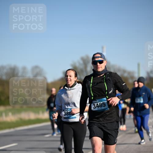 06.04.2025 - 44. Internationalen Wilhelmsburger Insellauf Dr. Thomas Lammeyer http://msf.ph/oto/7559263 06.04.2025 09:35:13 Laufen 388, 3485 meine-sportfotos.de