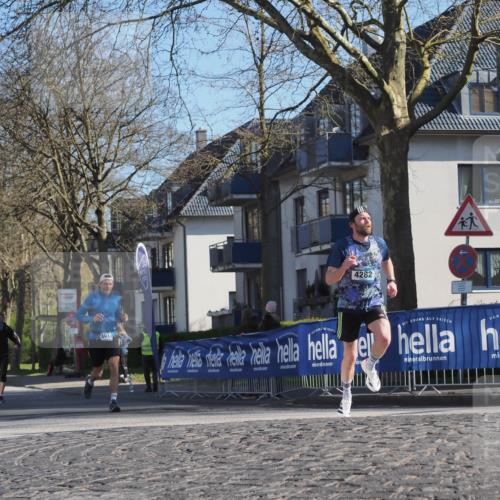 06.04.2025 - 44. Internationalen Wilhelmsburger Insellauf Luisa Fischer http://msf.ph/oto/7559424 06.04.2025 10:26:48 Ziel 4073, 4282, 4014 meine-sportfotos.de
