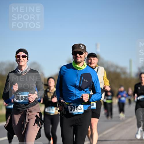 06.04.2025 - 44. Internationalen Wilhelmsburger Insellauf Dr. Thomas Lammeyer http://msf.ph/oto/7559479 06.04.2025 09:35:20 Laufen 3082, 3083, 40 meine-sportfotos.de