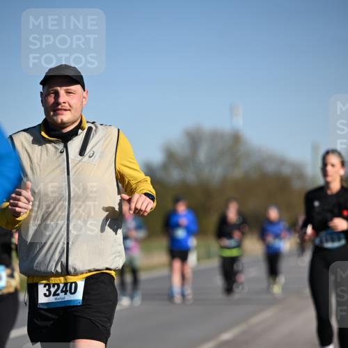 06.04.2025 - 44. Internationalen Wilhelmsburger Insellauf Dr. Thomas Lammeyer http://msf.ph/oto/7559548 06.04.2025 09:35:22 Laufen 3240 meine-sportfotos.de
