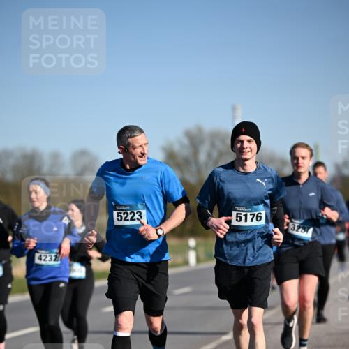 06.04.2025 - 44. Internationalen Wilhelmsburger Insellauf Dr. Thomas Lammeyer http://msf.ph/oto/7559787 06.04.2025 09:35:30 Laufen 4232, 5223, 5176, 3287 meine-sportfotos.de