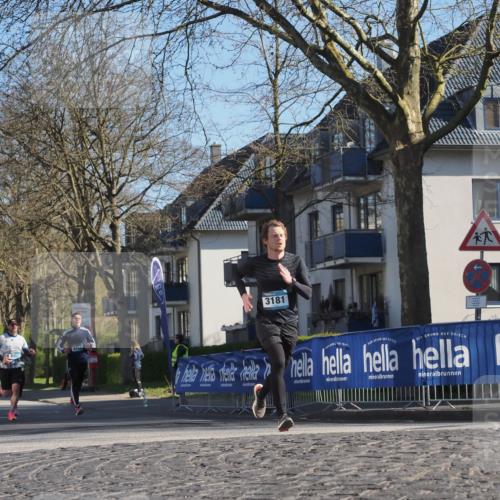 06.04.2025 - 44. Internationalen Wilhelmsburger Insellauf Luisa Fischer http://msf.ph/oto/7559836 06.04.2025 10:27:09 Ziel 4553, 3344, 3181 meine-sportfotos.de