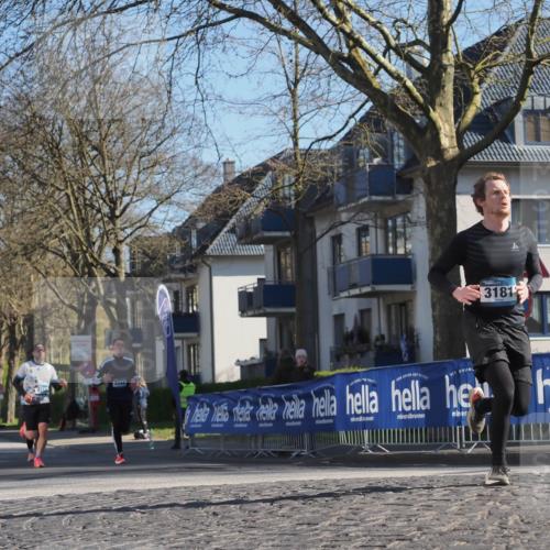 06.04.2025 - 44. Internationalen Wilhelmsburger Insellauf Luisa Fischer http://msf.ph/oto/7559859 06.04.2025 10:27:10 Ziel 3344, 3181, 6 meine-sportfotos.de