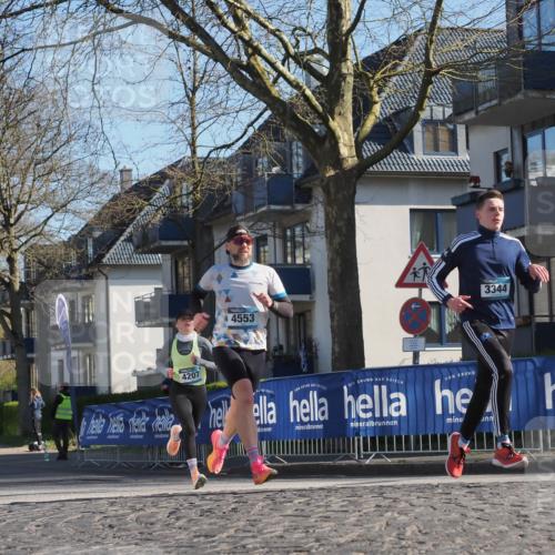 06.04.2025 - 44. Internationalen Wilhelmsburger Insellauf Luisa Fischer http://msf.ph/oto/7559957 06.04.2025 10:27:13 Ziel 4553, 3344, 4207 meine-sportfotos.de