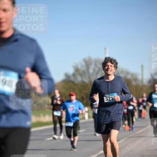 06.04.2025 - 44. Internationalen Wilhelmsburger Insellauf Dr. Thomas Lammeyer http://msf.ph/oto/7559963 06.04.2025 09:35:36 Laufen 198, 3213 meine-sportfotos.de