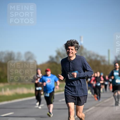 06.04.2025 - 44. Internationalen Wilhelmsburger Insellauf Dr. Thomas Lammeyer http://msf.ph/oto/7559981 06.04.2025 09:35:37 Laufen 32 meine-sportfotos.de