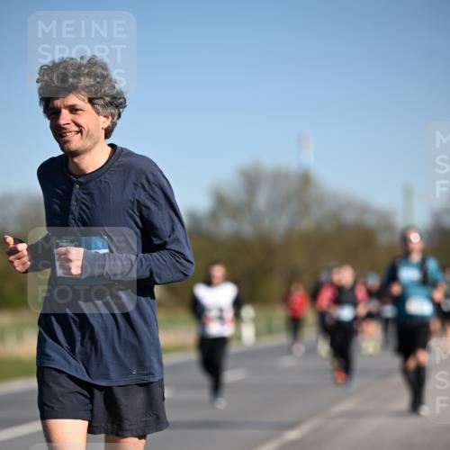 06.04.2025 - 44. Internationalen Wilhelmsburger Insellauf Dr. Thomas Lammeyer http://msf.ph/oto/7560026 06.04.2025 09:35:38 Laufen  meine-sportfotos.de