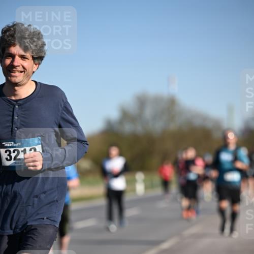 06.04.2025 - 44. Internationalen Wilhelmsburger Insellauf Dr. Thomas Lammeyer http://msf.ph/oto/7560034 06.04.2025 09:35:38 Laufen 3213 meine-sportfotos.de