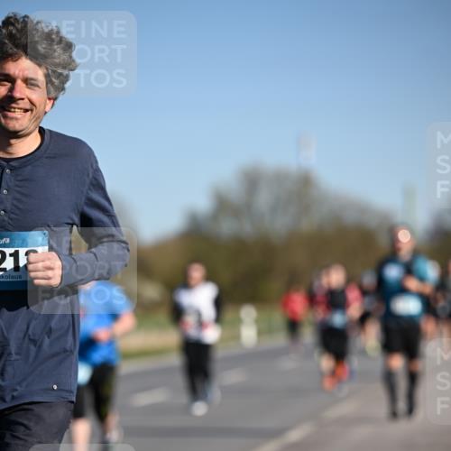 06.04.2025 - 44. Internationalen Wilhelmsburger Insellauf Dr. Thomas Lammeyer http://msf.ph/oto/7560038 06.04.2025 09:35:39 Laufen 218 meine-sportfotos.de