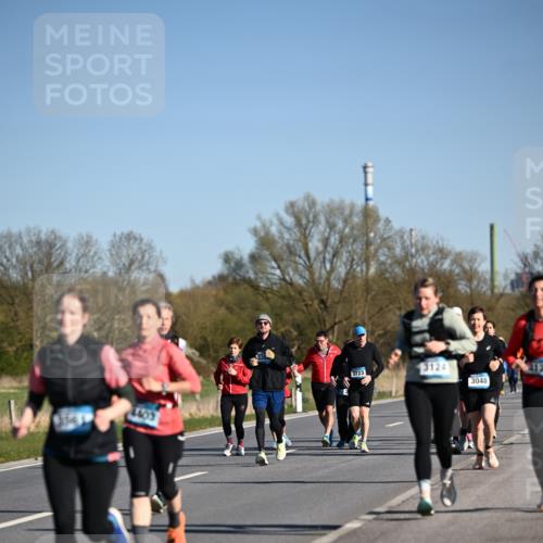 06.04.2025 - 44. Internationalen Wilhelmsburger Insellauf Dr. Thomas Lammeyer http://msf.ph/oto/7560194 06.04.2025 09:35:45 Laufen 103, 3723, 3124, 3048, 112 meine-sportfotos.de