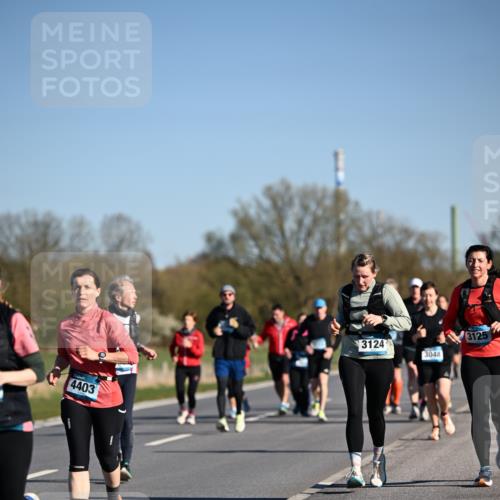 06.04.2025 - 44. Internationalen Wilhelmsburger Insellauf Dr. Thomas Lammeyer http://msf.ph/oto/7560222 06.04.2025 09:35:45 Laufen 4403, 3124, 3048, 3125 meine-sportfotos.de
