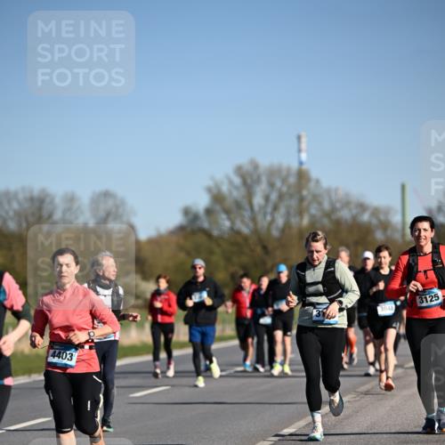 06.04.2025 - 44. Internationalen Wilhelmsburger Insellauf Dr. Thomas Lammeyer http://msf.ph/oto/7560227 06.04.2025 09:35:46 Laufen 4403, 3048, 3125 meine-sportfotos.de