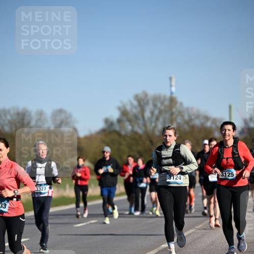 06.04.2025 - 44. Internationalen Wilhelmsburger Insellauf Dr. Thomas Lammeyer http://msf.ph/oto/7560247 06.04.2025 09:35:46 Laufen 03, 3327, 3124, 3125, 304 meine-sportfotos.de