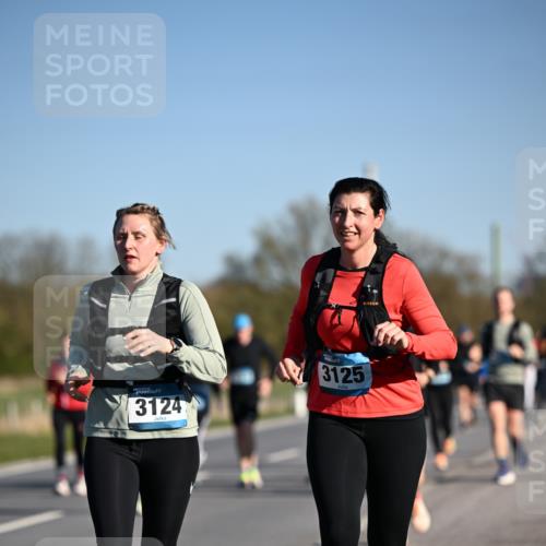 06.04.2025 - 44. Internationalen Wilhelmsburger Insellauf Dr. Thomas Lammeyer http://msf.ph/oto/7560338 06.04.2025 09:35:49 Laufen 3124, 3125 meine-sportfotos.de