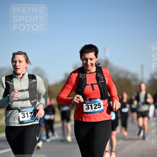 06.04.2025 - 44. Internationalen Wilhelmsburger Insellauf Dr. Thomas Lammeyer http://msf.ph/oto/7560355 06.04.2025 09:35:49 Laufen 3124, 3125 meine-sportfotos.de
