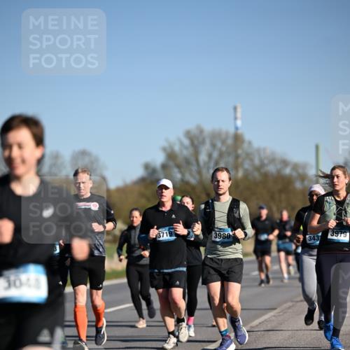 06.04.2025 - 44. Internationalen Wilhelmsburger Insellauf Dr. Thomas Lammeyer http://msf.ph/oto/7560443 06.04.2025 09:35:53 Laufen 3048, 3980, 3979, 343 meine-sportfotos.de