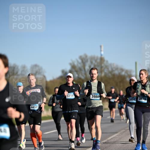 06.04.2025 - 44. Internationalen Wilhelmsburger Insellauf Dr. Thomas Lammeyer http://msf.ph/oto/7560449 06.04.2025 09:35:53 Laufen 3719, 3980, 3431, 3979, 4457 meine-sportfotos.de