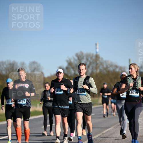 06.04.2025 - 44. Internationalen Wilhelmsburger Insellauf Dr. Thomas Lammeyer http://msf.ph/oto/7560462 06.04.2025 09:35:53 Laufen 3723, 4457, 3719, 3980, 3979, 343 meine-sportfotos.de