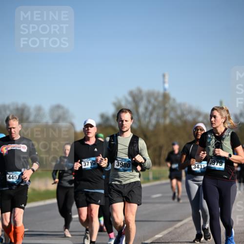 06.04.2025 - 44. Internationalen Wilhelmsburger Insellauf Dr. Thomas Lammeyer http://msf.ph/oto/7560484 06.04.2025 09:35:54 Laufen 371, 3980, 445, 3431, 3979 meine-sportfotos.de