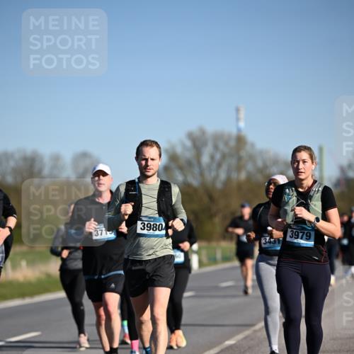 06.04.2025 - 44. Internationalen Wilhelmsburger Insellauf Dr. Thomas Lammeyer http://msf.ph/oto/7560495 06.04.2025 09:35:54 Laufen 3980, 3979, 371 meine-sportfotos.de