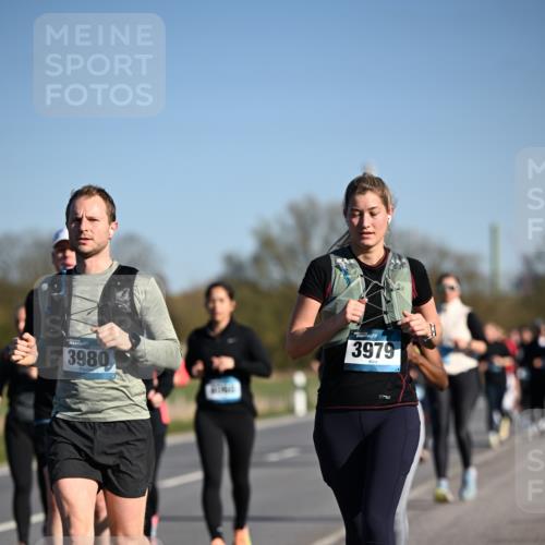 06.04.2025 - 44. Internationalen Wilhelmsburger Insellauf Dr. Thomas Lammeyer http://msf.ph/oto/7560538 06.04.2025 09:35:55 Laufen 3980, 3979 meine-sportfotos.de