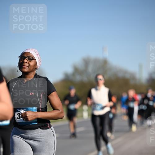 06.04.2025 - 44. Internationalen Wilhelmsburger Insellauf Dr. Thomas Lammeyer http://msf.ph/oto/7560618 06.04.2025 09:35:58 Laufen 3 meine-sportfotos.de