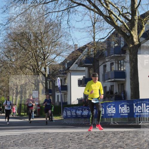 06.04.2025 - 44. Internationalen Wilhelmsburger Insellauf Luisa Fischer http://msf.ph/oto/7560634 06.04.2025 10:28:20 Ziel 4263, 4174, 4454 meine-sportfotos.de