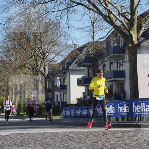 06.04.2025 - 44. Internationalen Wilhelmsburger Insellauf Luisa Fischer http://msf.ph/oto/7560637 06.04.2025 10:28:20 Ziel 4260, 4174, 4454 meine-sportfotos.de