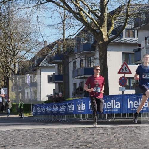 06.04.2025 - 44. Internationalen Wilhelmsburger Insellauf Luisa Fischer http://msf.ph/oto/7560731 06.04.2025 10:28:23 Ziel 4250, 4174, 4263 meine-sportfotos.de