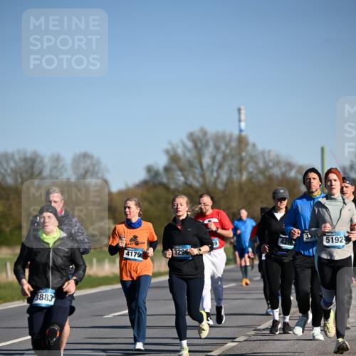 06.04.2025 - 44. Internationalen Wilhelmsburger Insellauf Dr. Thomas Lammeyer http://msf.ph/oto/7560769 06.04.2025 09:36:03 Laufen 3883, 4179, 3296, 39, 33, 5192 meine-sportfotos.de