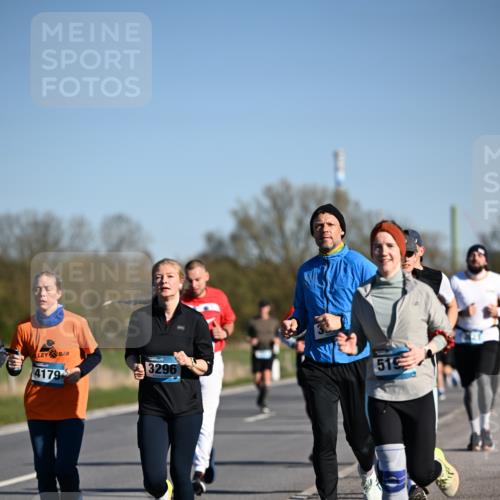 06.04.2025 - 44. Internationalen Wilhelmsburger Insellauf Dr. Thomas Lammeyer http://msf.ph/oto/7560842 06.04.2025 09:36:05 Laufen 4179, 3296, 519 meine-sportfotos.de