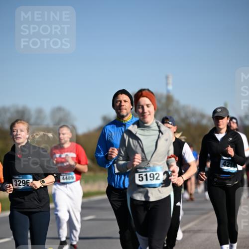 06.04.2025 - 44. Internationalen Wilhelmsburger Insellauf Dr. Thomas Lammeyer http://msf.ph/oto/7560870 06.04.2025 09:36:06 Laufen 3296, 4489, 5192, 4214 meine-sportfotos.de
