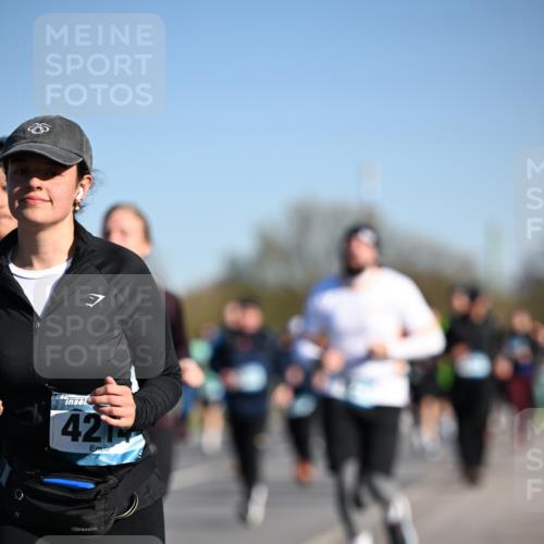 06.04.2025 - 44. Internationalen Wilhelmsburger Insellauf Dr. Thomas Lammeyer http://msf.ph/oto/7560976 06.04.2025 09:36:09 Laufen 1, 42 meine-sportfotos.de