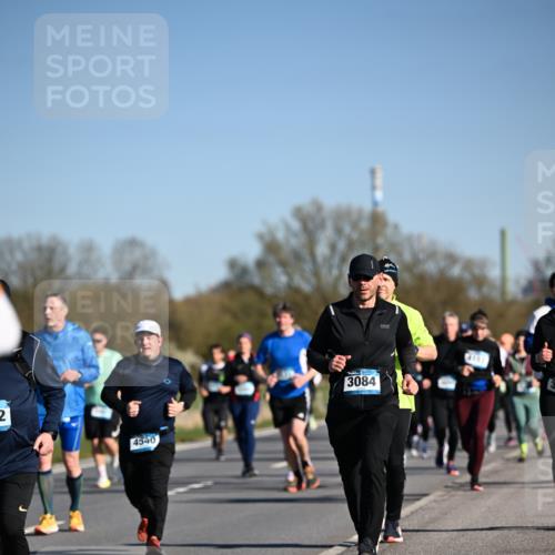 06.04.2025 - 44. Internationalen Wilhelmsburger Insellauf Dr. Thomas Lammeyer http://msf.ph/oto/7561052 06.04.2025 09:36:13 Laufen 4540, 3084, 4163 meine-sportfotos.de