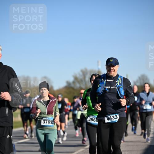 06.04.2025 - 44. Internationalen Wilhelmsburger Insellauf Dr. Thomas Lammeyer http://msf.ph/oto/7561338 06.04.2025 09:36:23 Laufen 3969, 3765, 4433 meine-sportfotos.de