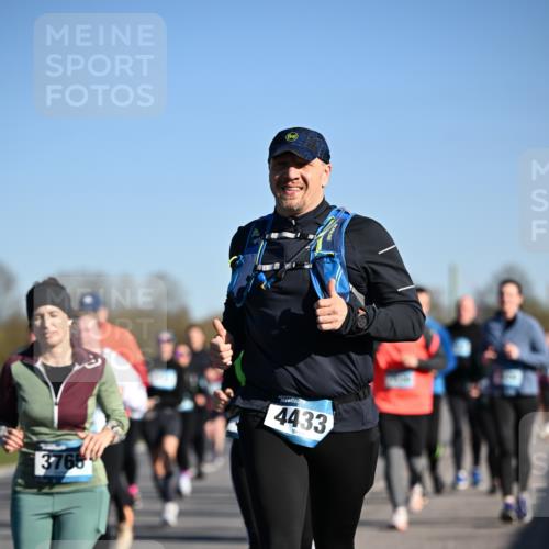 06.04.2025 - 44. Internationalen Wilhelmsburger Insellauf Dr. Thomas Lammeyer http://msf.ph/oto/7561363 06.04.2025 09:36:24 Laufen 3765, 4433 meine-sportfotos.de